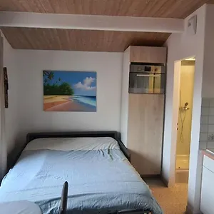Rue Du Vieux Chateau - Beau F2 , Menton France